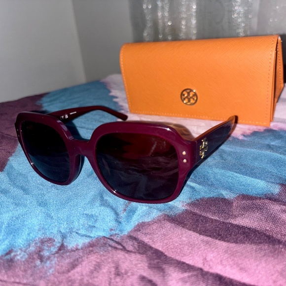 Tory Burch Accessories - Tory Burch Oval Sunglasses (MSRP $205)